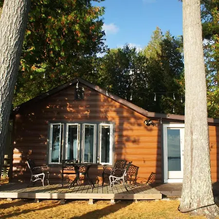 Cozy Lakefront Cottage On Black Lake